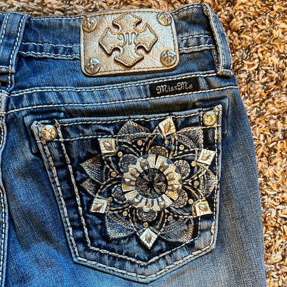 Miss Me Mid Rise Signature Boot Jean - Picture 7 of 8